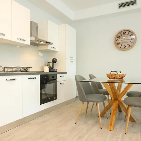 Mara Accommodations With Terrace On Kolovare Beach Zadar