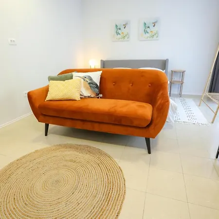 Daire Mara Accommodations With Terrace On Kolovare Beach *