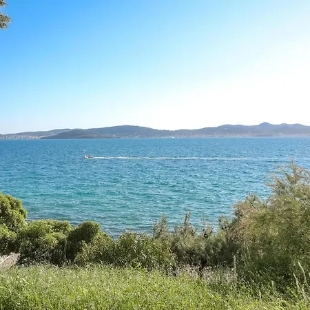 Mara Accommodations With Terrace On Kolovare Beach Daire *