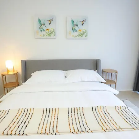 Daire Mara Accommodations With Terrace On Kolovare Beach *