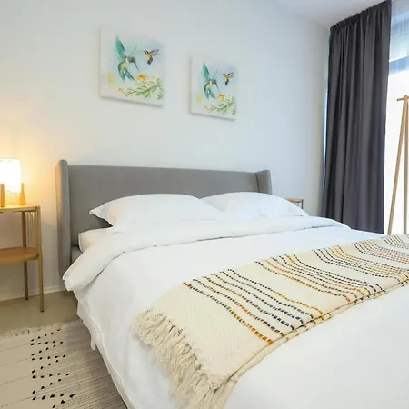 Mara Accommodations With Terrace On Kolovare Beach