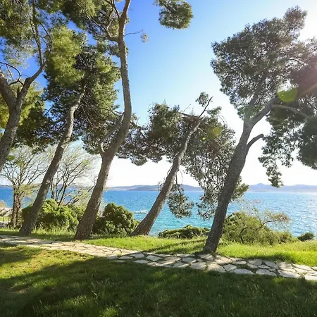 Apartamento Mara Accommodations With Terrace On Kolovare Beach *