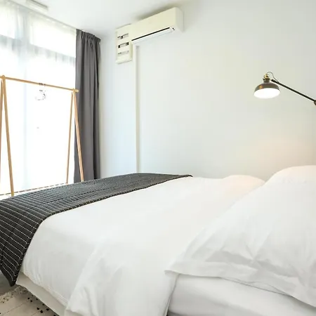 Mara Accommodations With Terrace On Kolovare Beach Apartamento