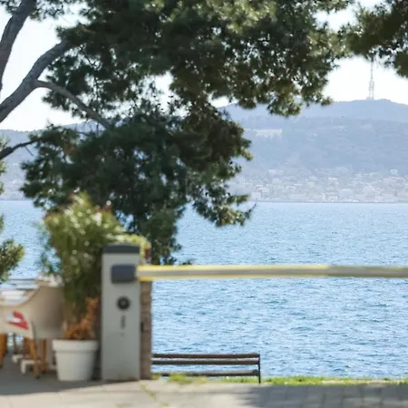 Mara Accommodations With Terrace On Kolovare Beach *