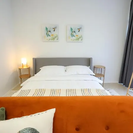 Mara Accommodations With Terrace On Kolovare Beach