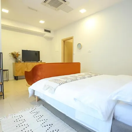 Mara Accommodations With Terrace On Kolovare Beach Apartamento Zadar